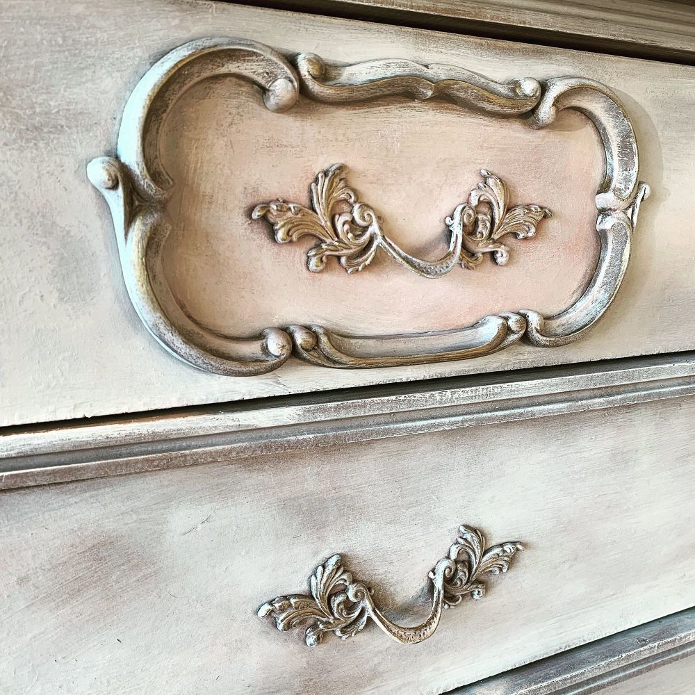 The EASY Way: How To Chalk Paint Furniture | Chalk paint, Chalk paint ... The EASY Way: How To Chalk Paint Furniture | Chalk paint, Chalk paint ...