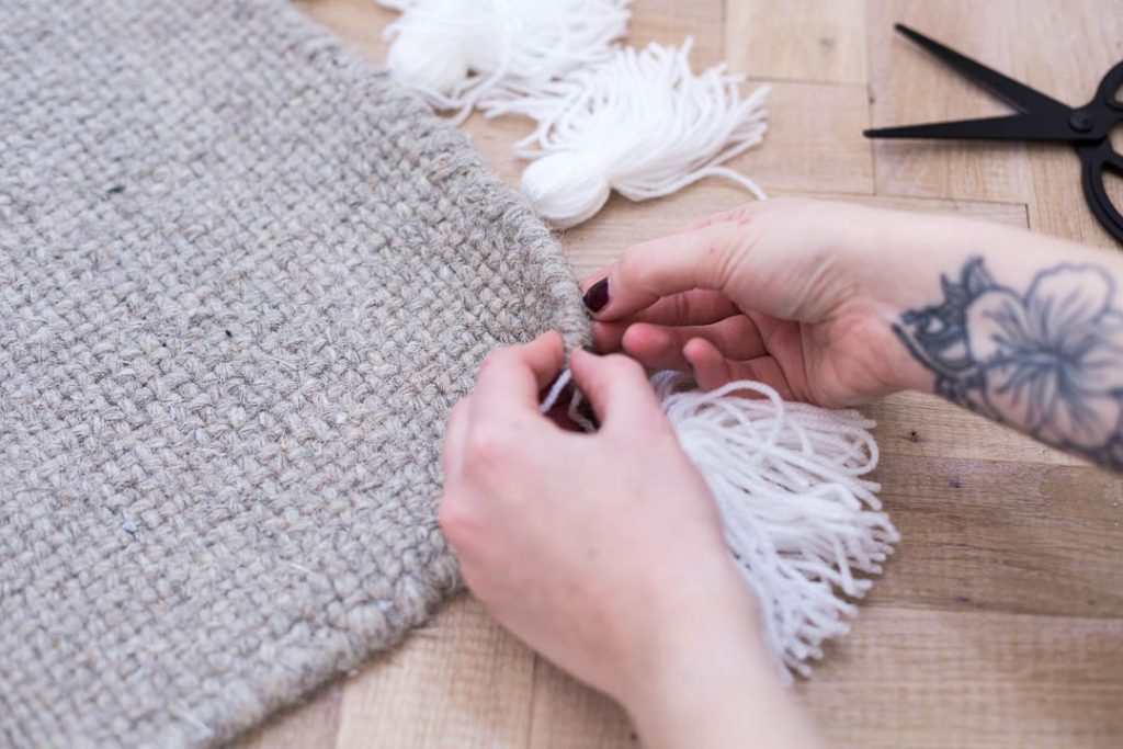 DIY Easy Tasseled Rug | Fall For DIY DIY Easy Tasseled Rug | Fall For DIY