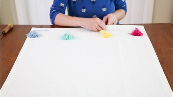 HOW TO MAKE A RUG WITH TASSELS INDOOR AND OUTDOORS HOW TO MAKE A RUG WITH TASSELS INDOOR AND OUTDOORS