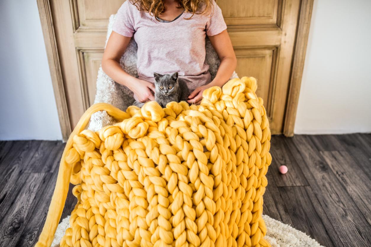 How to Make a Chunky Knit Blanket by Hand: How to Start How to Make a Chunky Knit Blanket by Hand: How to Start